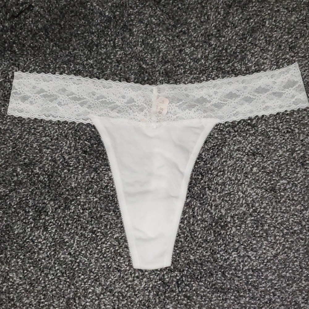 NWT! Victoria's Secret thong! Large